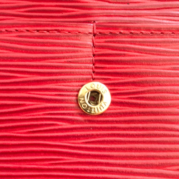 LV epi red wallet - Picture 7 of 8